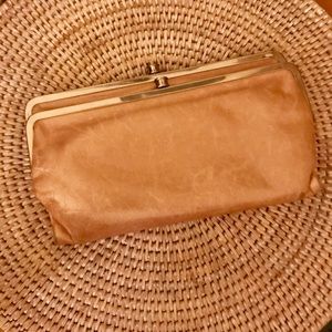HOBO wallet in Pink pearl metallic